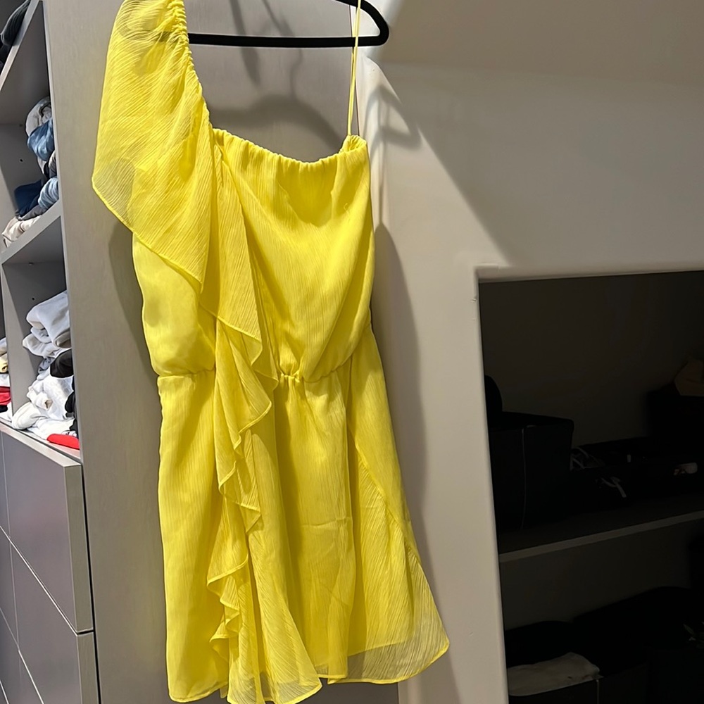 Yellow one sleeve dress